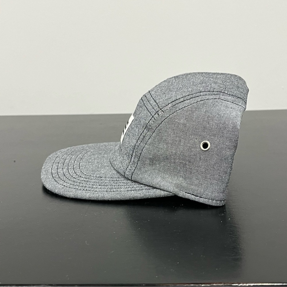 On Cloud Swiss Engineering 5 Panel Cap Running Hat - Picture 3 of 8